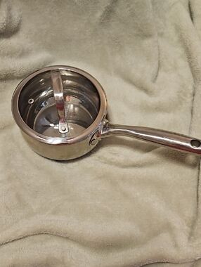 Stainless Steel Saucepan with Pouring Spout and Long Handle - DAVID BURKE!!!!